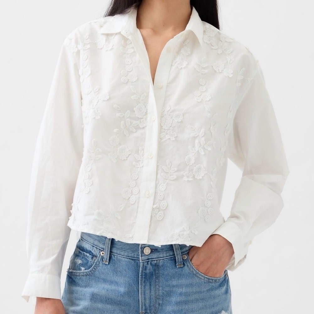 GAP floral embroidered white button down cropped long sleeve oxford shirt M